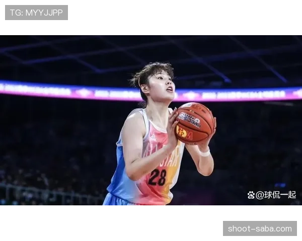 李月汝训练间隙居然拿豪车钥匙开玩笑，这日常差太多了吧？